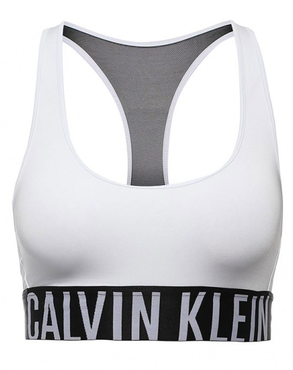 Топ-браQF1540E_100 Топ-браQF1540E_100Функциональный топ-бра Calvin Klein, выполненный из эластичного материала, идеально подойдет для активного отдыха и занятий фитнесом. Материал очень мягкий и приятный на ощупь, хорошо вентилируется. Модель на широких бретелях с круглым вырезом горловины и спинкой-борцовкой прекрасно повторяет контуры тела и не сковывает движений. Нижний край изделия дополнен комфортной эластичной резинкой, оформленной надписями с названием бренда. Такая модель подарит вам комфорт в течение дня и станет отличным дополнением к вашему гардеробу.