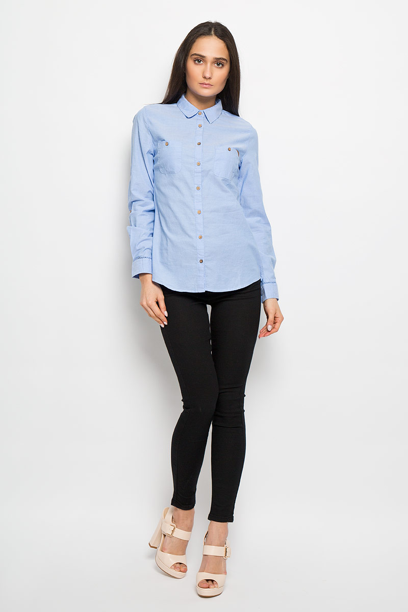 Рубашка женская Casual. B-312/013-6122B-312/013-6122 Рубашка женская Casual. B-312/013-6122B-312/013-6122Стильная женская рубашка Sela Casual, выполненная из натурального хлопка, прекрасно подойдет для повседневной носки. Материал очень мягкий и приятный на ощупь, не сковывает движения и позволяет коже дышать. Рубашка приталенного кроя с отложным воротником и длинными рукавами застегивается на пуговицы по всей длине. На груди модели предусмотрены два накладных кармана на пуговицах. Манжеты рукавов также застегиваются на пуговицы. На рукавах модель декорирована узкими ажурными вставками. Такая рубашка будет дарить вам комфорт в течение всего дня и станет модным дополнением к вашему гардеробу.