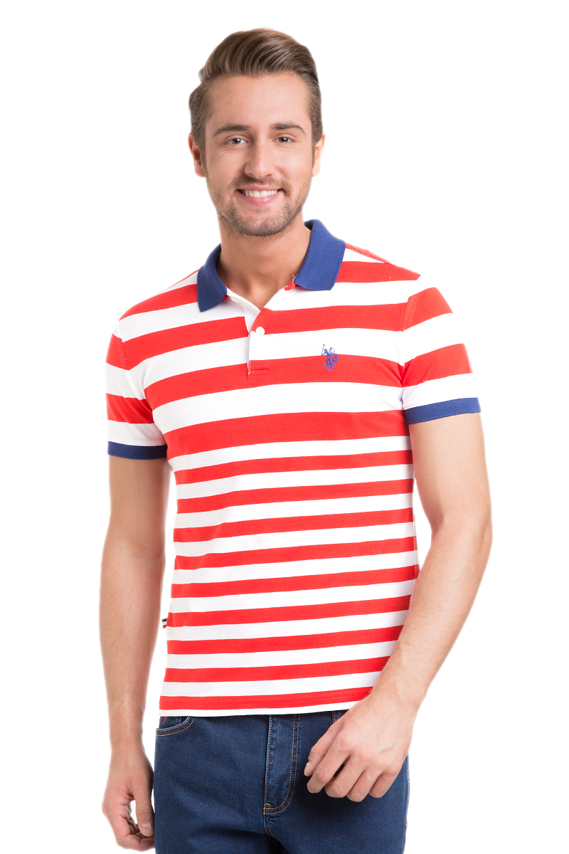ПолоG081GL0110ALBERT_KR0151 ПолоG081GL0110ALBERT_KR0151Мужское поло U.S. Polo Assn. выполнено из натурального хлопка. Футболка с отложным воротником и короткими рукавами застегивается сверху на пуговицы. Воротник и края рукавов изготовлены из трикотажной резинки контрастного цвета. Модель оформлена принтом в полоску, украшена вышитым логотипом бренда.
