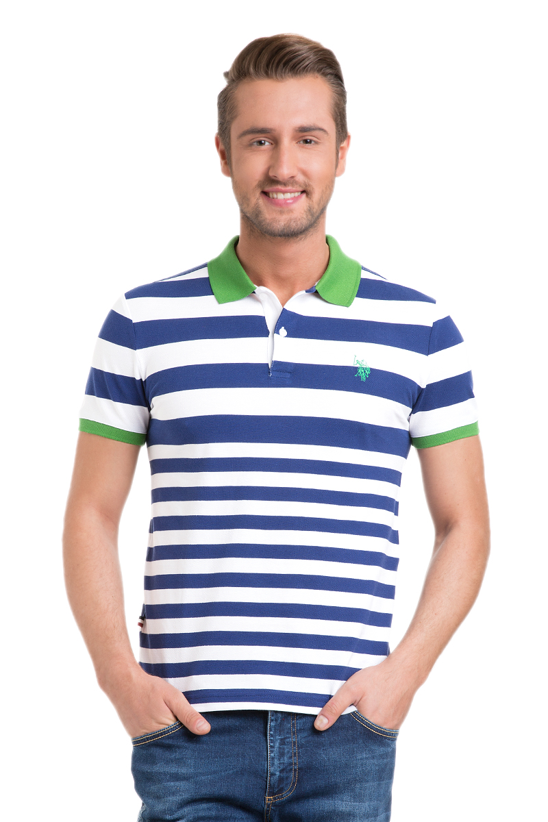 ПолоG081GL0110ALBERT_KR0151 ПолоG081GL0110ALBERT_KR0151Мужское поло U.S. Polo Assn. выполнено из натурального хлопка. Футболка с отложным воротником и короткими рукавами застегивается сверху на пуговицы. Воротник и края рукавов изготовлены из трикотажной резинки контрастного цвета. Модель оформлена принтом в полоску, украшена вышитым логотипом бренда.