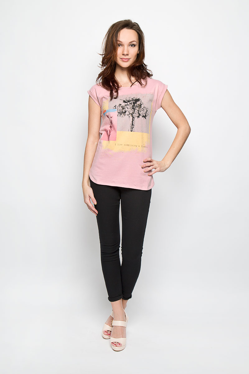 ФутболкаL-TS-2012_L.PINK ФутболкаL-TS-2012_L.PINKСтильная женская футболка Moodo поможет создать отличный современный образ. Модель, изготовленная из натурального хлопка, очень мягкая, тактильно приятная и не сковывает движения. Футболка с круглым вырезом горловины и короткими рукавами-кимоно оформлена спереди крупным принтом с блестками. На рукавах предусмотрены декоративные отвороты. Такая футболка станет стильным дополнением к вашему гардеробу, она подарит вам комфорт в течение всего дня!
