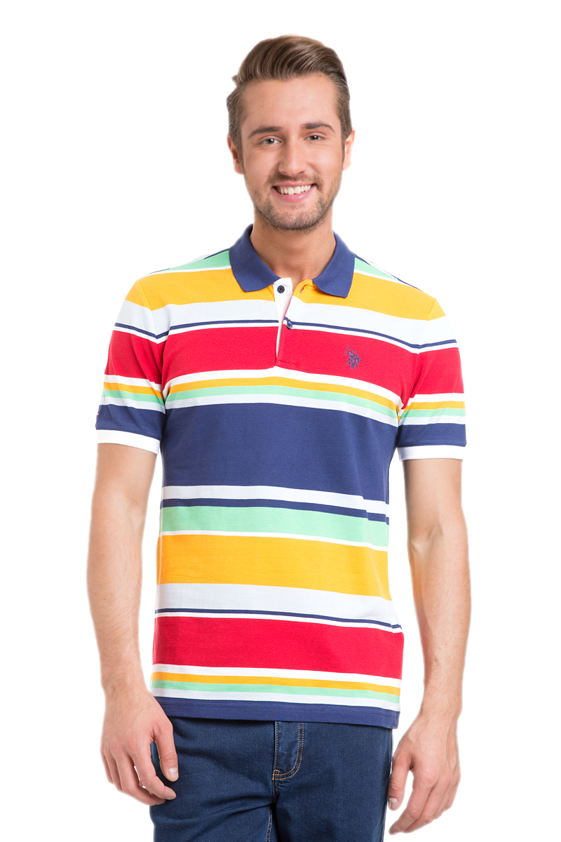 ПолоG081GL0110IGOR_LC0023 ПолоG081GL0110IGOR_LC0023Мужское поло U.S. Polo Assn. изготовлено из натурального хлопка. Модель с отложным воротником и короткими рукавами застегивается сверху на две пуговицы. Воротник и края рукавов выполнены из трикотажной резинки. Поло оформлено контрастными полосками и украшено вышитым логотипом бренда.