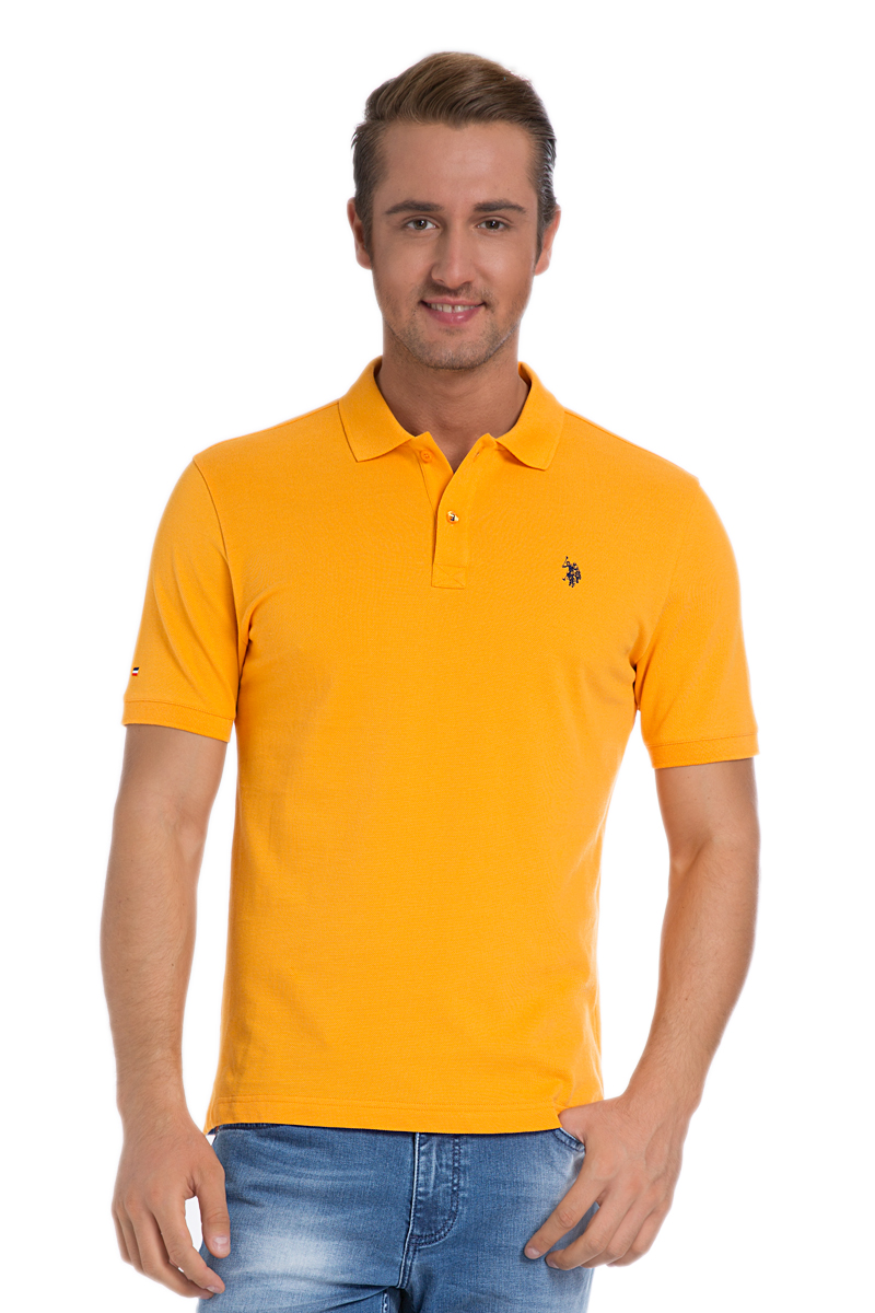 ПолоG081SZ0110TP03IY6_MV0342 ПолоG081SZ0110TP03IY6_MV0342Стильная мужская футболка-поло U.S. Polo Assn., выполненная из натурального хлопка, обладает высокой теплопроводностью, воздухопроницаемостью и гигроскопичностью, позволяет коже дышать. Модель с короткими рукавами и отложным воротником - идеальный вариант для создания оригинального современного образа. Сверху футболка-поло застегивается на две пуговицы. Воротник и низ рукавов выполнены из трикотажной резинки. Модель оформлена на груди небольшой вышивкой. Снизу по бокам имеются небольшие разрезы.