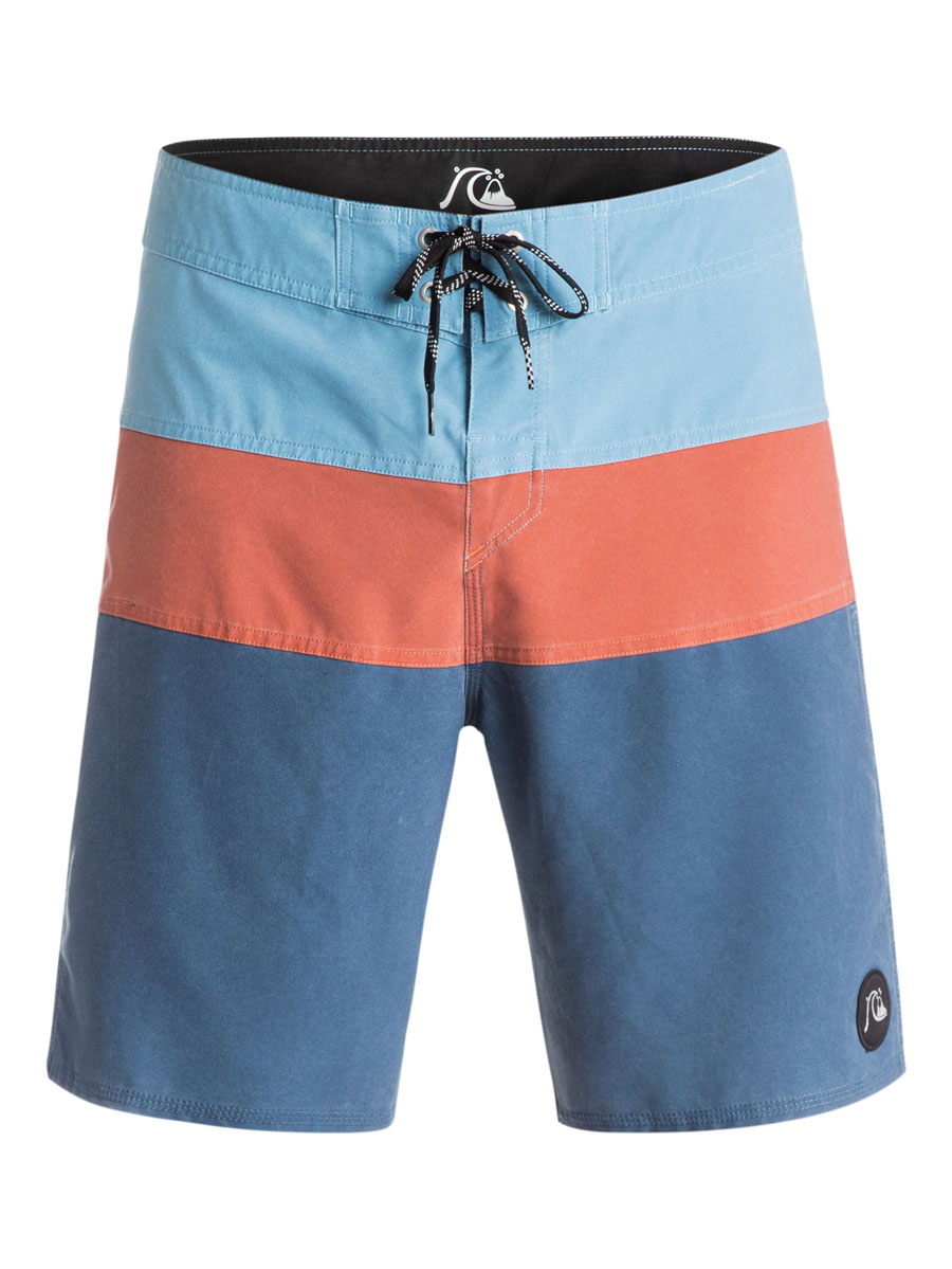 ШортыEQYBS03281-BRQ0 ШортыEQYBS03281-BRQ0Стильные мужские шорты Quiksilver выполнены из полиэстера с добавлением эластана. Шорты с поясом застегиваются на завязки-шнурки и липучки. Сзади изделие дополнено одним прорезным карманом на застежке-молнии. Модель декорирована принтом в виде полосок и небольшой нашивкой с логотипом бренда.