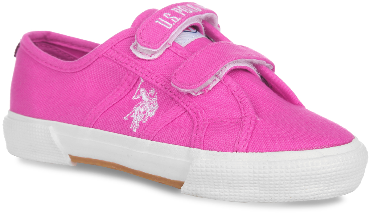 Кеды для девочки. S089SZ033ETICLAPAZS089SZ033ETICLAPAZ Кеды для девочки. S089SZ033ETICLAPAZS089SZ033ETICLAPAZТрендовые и невероятно удобные кеды от U.S. Polo Assn. придутся по душе вашей маленькой моднице. Модель выполнена из плотного текстильного материала и оформлена на ремешке и с одной из боковых сторон фирменной вышивкой, на язычке - текстильной нашивкой, на заднике - ярлычком для более удобного надевания обуви. Текстильная подкладка предотвратит натирание. Стелька из ЭВА материала с текстильной верхней поверхностью обеспечит комфорт. Ремешки на застежках-липучках надежно зафиксируют изделие на стопе. Верхняя задняя часть подошвы дополнена вставкой с символикой бренда. Рифленая поверхность подошвы обеспечит отличное сцепление с различными поверхностями. Стильные кеды - незаменимая вещь в гардеробе каждой девочки!