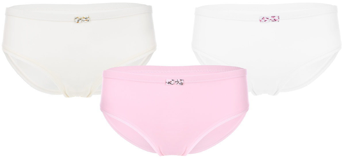 Трусы для девочки, 3 шт. N5015-22N5015-22 Трусы для девочки, 3 шт. N5015-22N5015-22Трусы для девочки Baykar, изготовленные из эластичного хлопка, не раздражают даже самую нежную и чувствительную кожу ребенка и хорошо вентилируются. Трусики-слипы на талии имеют мягкую эластичную резинку, благодаря чему они не сдавливают животик ребенка и не сползают. Вырезы для ножек дополнены эластичными резинками с фигурными краями. В комплект входят трое трусов-слипов разного цвета. Каждая модель оформлена сзади термоаппликацией в виде забавной мордочки и надписи. Изделие украшено атласными принтованными бантиками. Такие трусики идеально подойдут вашей принцессе и подарят ей комфорт.