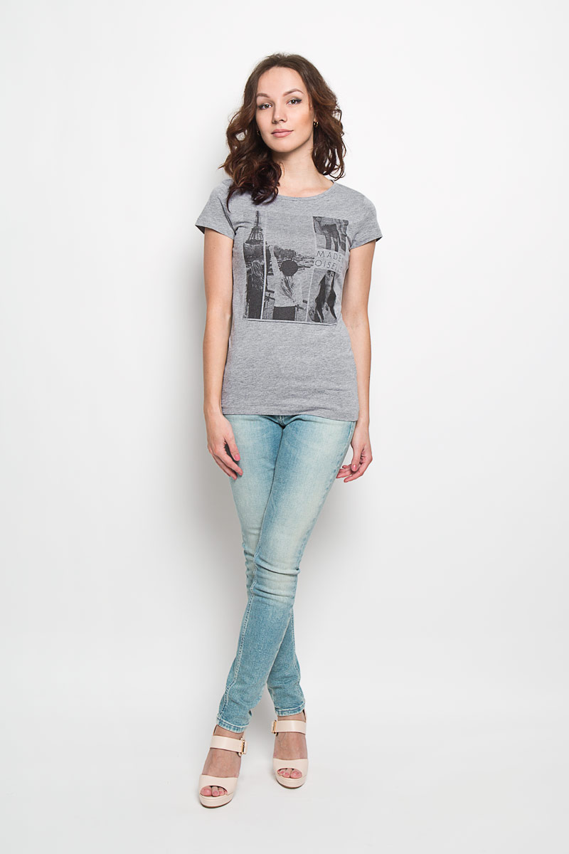 Футболка1033936.00.71 Футболка1033936.00.71Женская футболка Tom Tailor Denim поможет создать отличный современный образ в стиле Casual. Модель, изготовленная из хлопка с добавлением вискозы, очень мягкая, тактильно приятная, не сковывает движения и хорошо пропускает воздух. Футболка с круглым вырезом горловины и короткими рукавами имеет приталенный крой. Спереди изделие оформлено оригинальным принтом. Такая футболка станет стильным дополнением к вашему гардеробу, она подарит вам комфорт в течение всего дня!