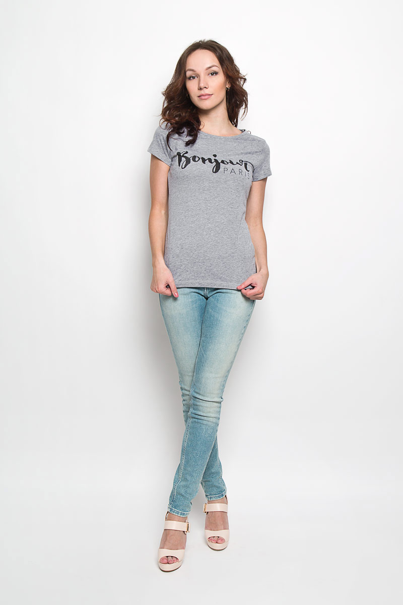 Футболка1033936.01.71 Футболка1033936.01.71Стильная женская футболка Tom Tailor Denim, выполненная из натурального хлопка, будет отлично на вас смотреться. Модель приталенного кроя с круглым вырезом горловины и короткими рукавами спереди оформлена принтовой надписью Bonjour Paris. Идеальный вариант для тех, кто ценит комфорт и качество.