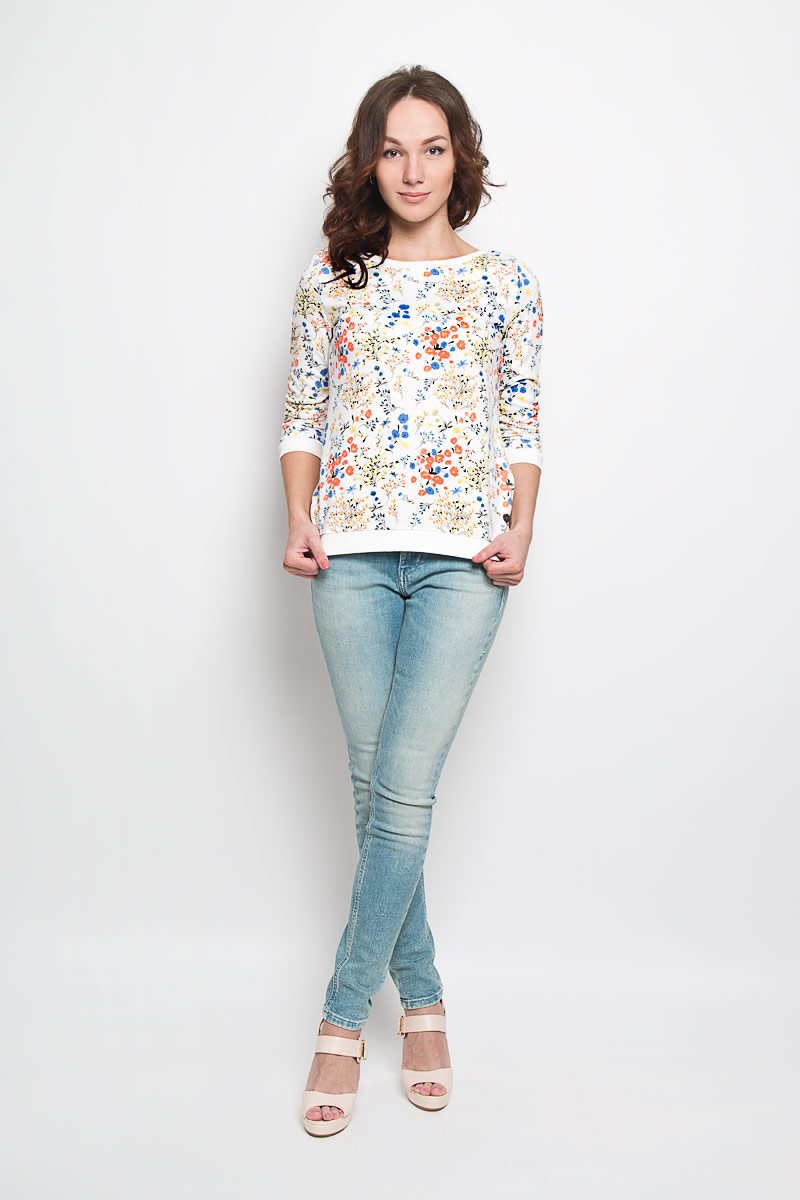 Свитшот женский Denim. 2530156.00.712530156.00.71_8005 Свитшот женский Denim. 2530156.00.712530156.00.71_8005Женский свитшот Tom Tailor Denim, выполненный из натурального хлопка, станет идеальным вариантом при повседневной носке. Материал очень мягкий и приятный на ощупь, не сковывает движения и хорошо вентилируется. Модель с вырезом горловины лодочка и рукавами 3/4 оформлена ярким цветочным принтом. Низ рукавов, горловина и нижняя часть изделия дополнены эластичными резинками. Рукава по шву присборены резинками. Такой свитшот будет замечательным дополнением к вашему гардеробу.