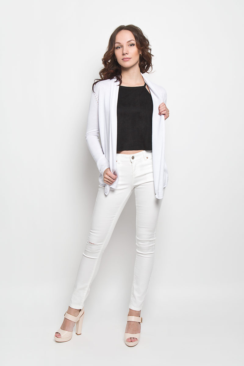 КардиганCALI4034_WHITE КардиганCALI4034_WHITEМодный женский кардиган Lee Cooper, выполненный из высококачественного материала, сделает эффектным ваш образ. Вязаная модель с воротником-шалькой и длинными рукавами не имеет застежки. Края кардигана не обработаны. Оформлено изделие декоративной перфорацией. Такой кардиган будет дарить вам комфорт в течение всего дня и послужит замечательным дополнением к вашему гардеробу.