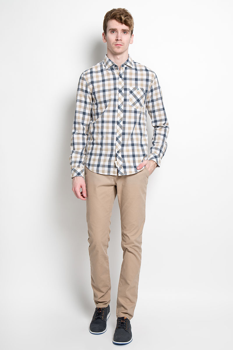 Рубашка2031777.00.12_8579 Рубашка2031777.00.12_8579Мужская рубашка Tom Tailor Denim, выполненная из натурального 100% хлопка, прекрасно подойдет для повседневной носки. Материал очень легкий, мягкий и приятный на ощупь, не сковывает движения и позволяет коже дышать. Рубашка классического кроя с отложным воротником и длинными рукавами застегивается на пластиковые пуговицы по всей длине. На груди предусмотрен накладной карман, который также застегивается на пуговицу. Низ изделия имеет округлую форму. Такая модель будет дарить вам комфорт в течение всего дня и станет стильным дополнением к вашему гардеробу.