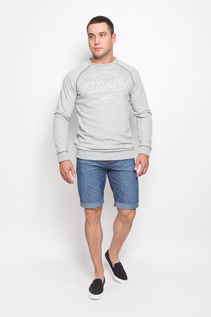 Шорты160152_0889, Blue denim, w.medium Шорты160152_0889, Blue denim, w.mediumСтильные мужские бермуды F5 средней посадки изготовлены из натурального хлопка. Они послужат отличным дополнением к вашему современному образу. Застегиваются шорты на металлическую пуговицу в поясе и ширинку на молнии, имеются шлевки для ремня. Спереди модель дополнена двумя втачными карманами и одним небольшим секретным кармашком, сзади - двумя накладными карманами. Изделие оформлено контрастной отстрочкой и декоративными отворотами. Эти модные и в тоже время комфортные бермуды послужат отличным дополнением к вашему гардеробу. В них вы всегда будете чувствовать себя уютно и комфортно.