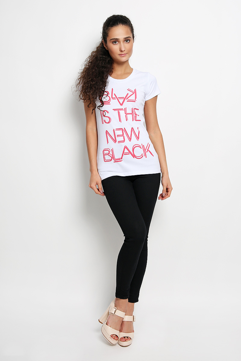 ФутболкаR031508 ФутболкаR031508Женская футболка Rocawear, выполненная из эластичного хлопка, поможет создать отличный современный образ. Материал очень мягкий и приятный на ощупь, не сковывает движения и хорошо вентилируется. Футболка с круглым вырезом горловины и короткими рукавами имеет слегка приталенный силуэт. Вырез горловины дополнен трикотажной резинкой. Оформлена модель принтовыми надписями контрастного цвета. Стильный дизайн и высокое качество исполнения принесут удовольствие от покупки и подарят отличное настроение!