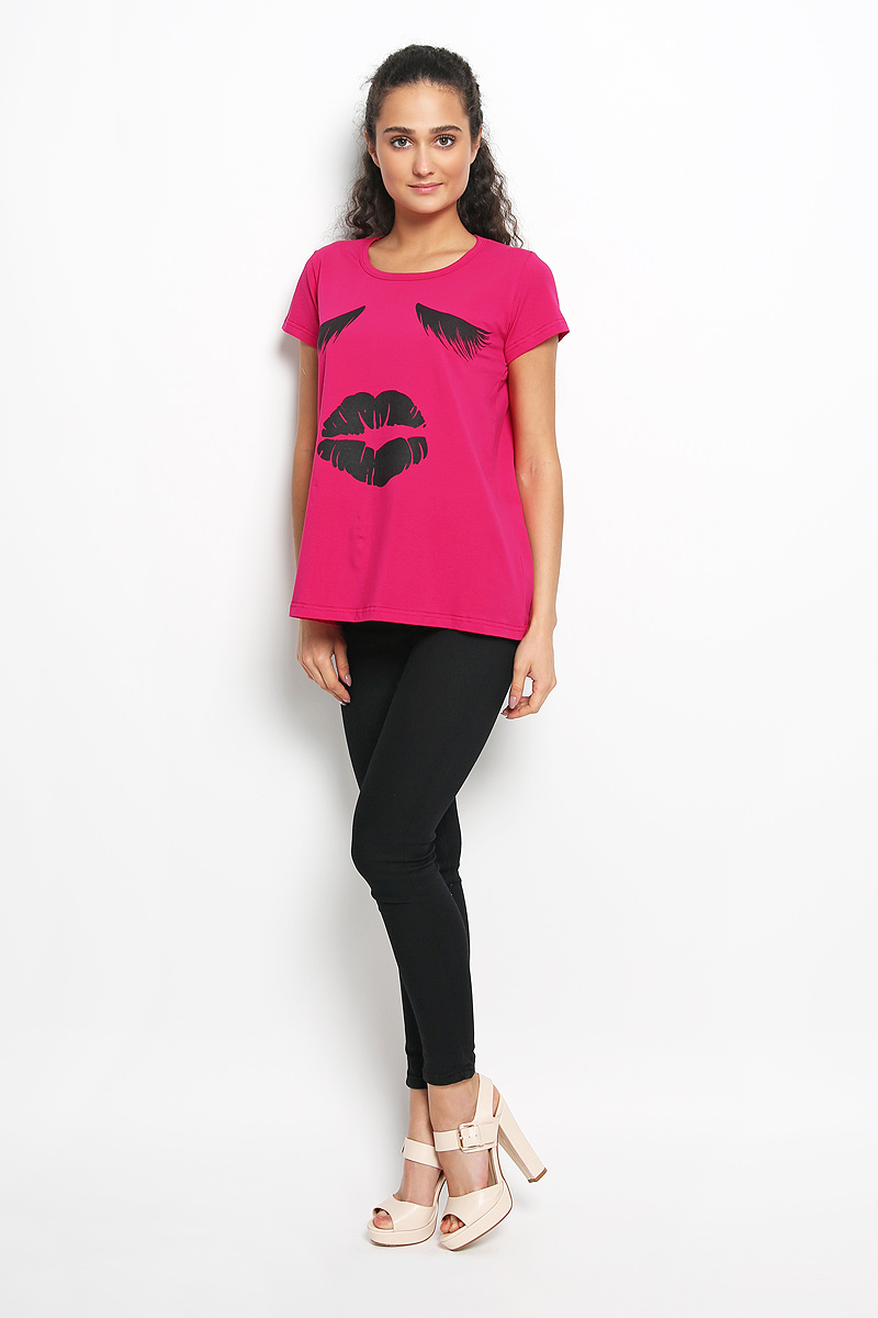 ФутболкаR011635 ФутболкаR011635Женская футболка Rocawear, выполненная из эластичного хлопка, поможет создать отличный современный образ. Материал очень мягкий и приятный на ощупь, не сковывает движения и хорошо вентилируется. Футболка с круглым вырезом горловины и короткими рукавами имеет свободный крой. Вырез горловины дополнен мягкой бейкой. Оформлена модель оригинальным принтом. Стильный дизайн и высокое качество исполнения принесут удовольствие от покупки и подарят отличное настроение!