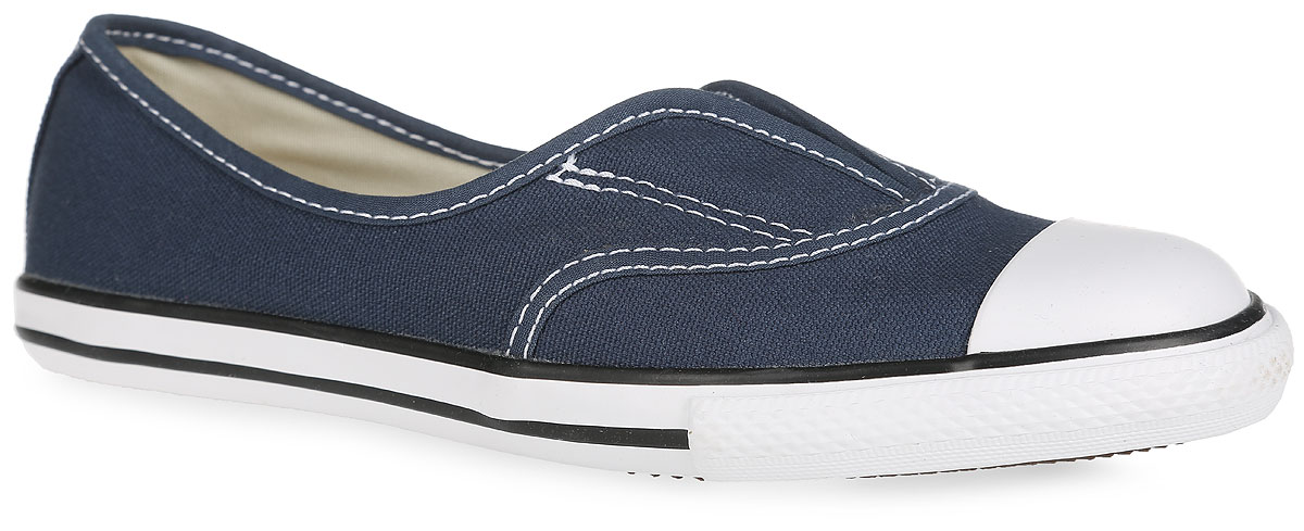Кеды детские Chuck Taylor All Star Cove. 35151351516 Кеды детские Chuck Taylor All Star Cove. 35151351516Модные детские кеды Chuck Taylor All Star Cove от Converse покорят вашего ребенка с первого взгляда! Модель изготовлена из прочного текстиля и оформлена на одной из боковых сторон металлическими люверсами, на подошве - контрастными полосками. Эластичная резинка, расположенная на подъеме, гарантирует идеальную посадку обуви на ноге. Текстильная подкладка предотвратит натирание. Мягкая стелька из материала EVA с текстильным верхним покрытием обеспечивает комфорт и удобство при ходьбе. Гибкая подошва, дополненная рифлением, обеспечивает хорошее сцепление с любой поверхностью. Кеды прекрасно сидят на ноге, их легко надеть и снять - словом, это идеальный выбор для тех, кому нужна современная обувь, отвечающая принципу надел и пошел!