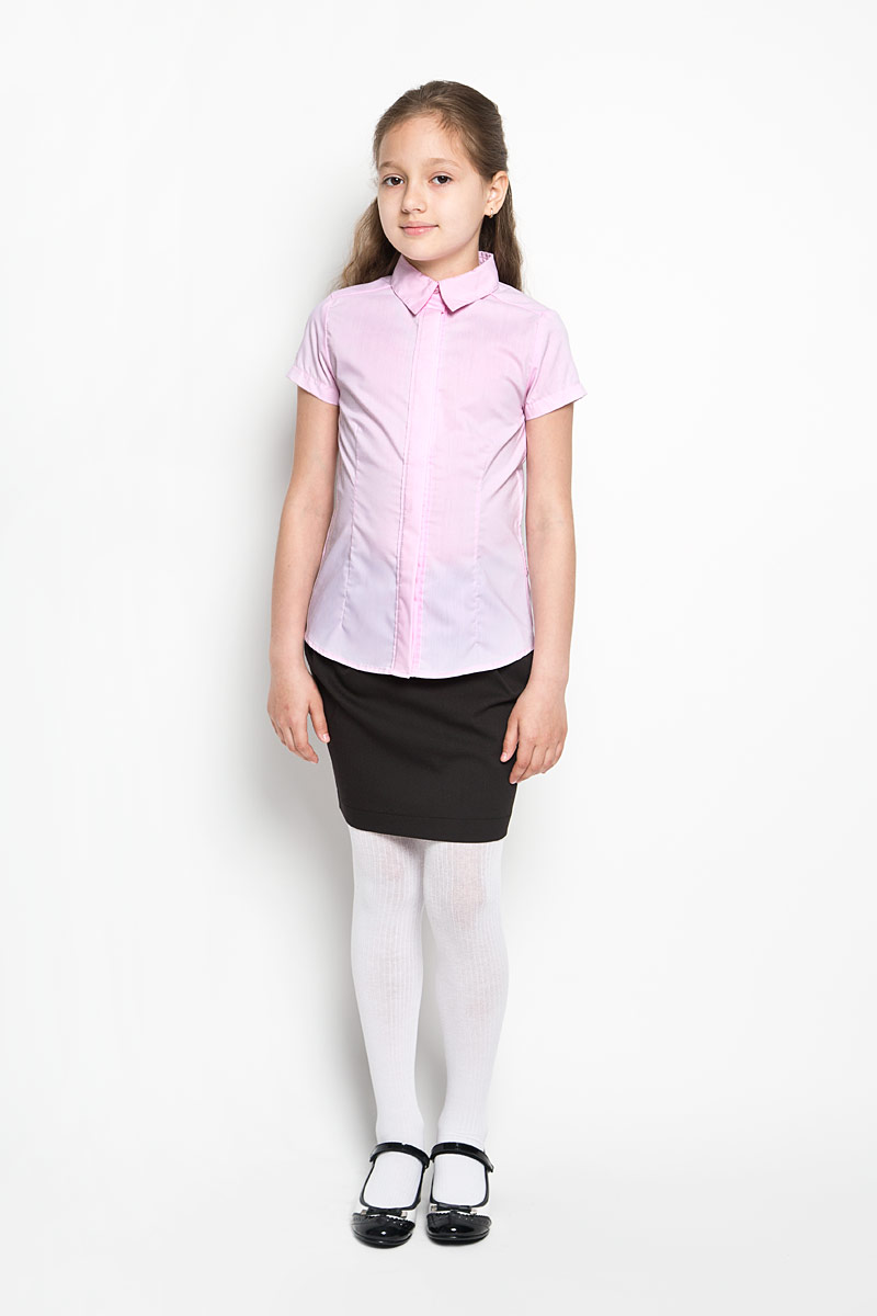Блузка64165_OLG Блузка64165_OLGЭлегантная блузка для девочки Orby School идеально подойдет для школы. Изготовленная из полиэстера с добавлением хлопка, она необычайно мягкая, легкая и приятная на ощупь, не сковывает движения и позволяет коже дышать, не раздражает даже самую нежную и чувствительную кожу ребенка, обеспечивая наибольший комфорт. Блузка приталенного силуэта с отложным воротником и короткими рукавами застегивается на пуговицы скрытые под планкой. Такая блузка - незаменимая вещь для школьной формы, отлично сочетается с юбками, брюками и сарафанами. Эта модель всегда выглядит великолепно!
