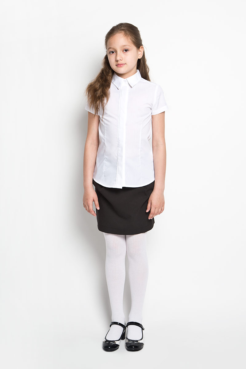 Блузка64165_OLG Блузка64165_OLGЭлегантная блузка для девочки Orby School идеально подойдет для школы. Изготовленная из полиэстера с добавлением хлопка, она необычайно мягкая, легкая и приятная на ощупь, не сковывает движения и позволяет коже дышать, не раздражает даже самую нежную и чувствительную кожу ребенка, обеспечивая наибольший комфорт. Блузка приталенного силуэта с отложным воротником и короткими рукавами застегивается на пуговицы скрытые под планкой. Такая блузка - незаменимая вещь для школьной формы, отлично сочетается с юбками, брюками и сарафанами. Эта модель всегда выглядит великолепно!