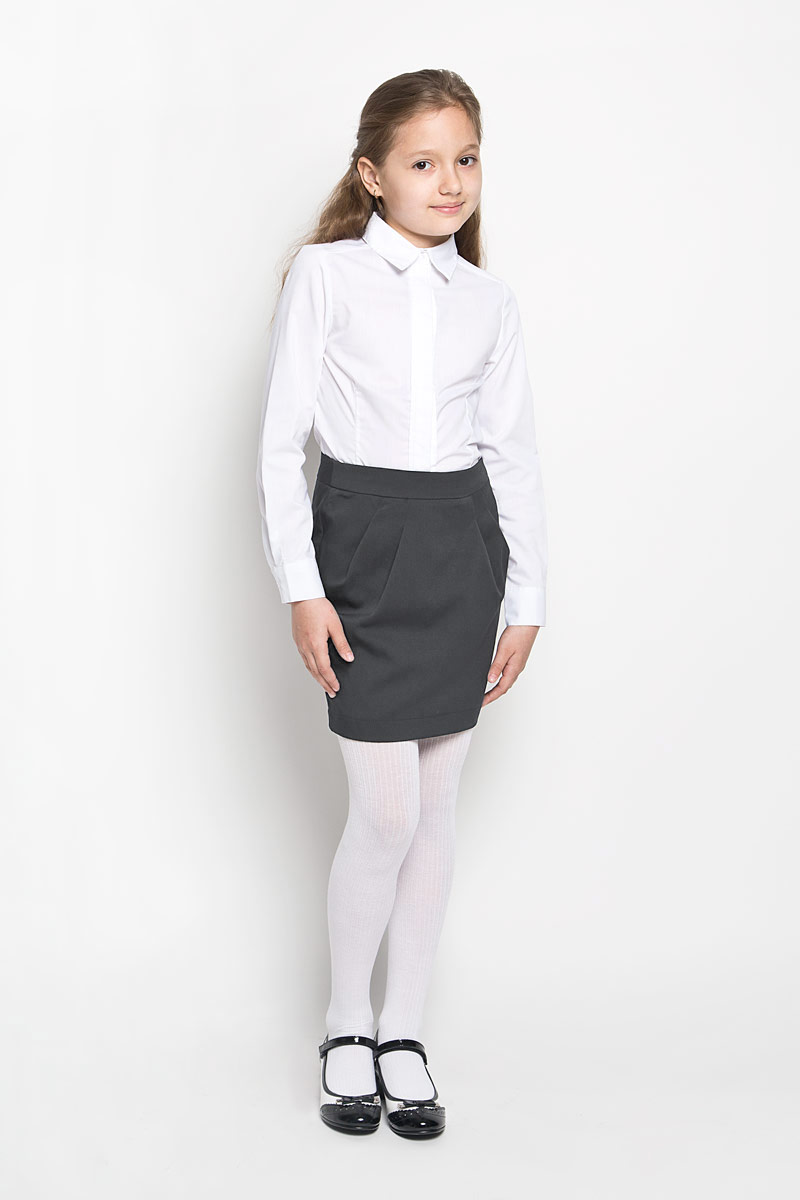 Юбка62981_OLG Юбка62981_OLGЭлегантная юбка для девочки Orby идеально подойдет для школы. Изготовленная из костюмной ткани с добавлением вискозы, она необычайно мягкая и приятная на ощупь, не сковывает движения и позволяет коже дышать, не раздражает даже самую нежную и чувствительную кожу ребенка, обеспечивая ему наибольший комфорт. Юбка прямого силуэта сзади застегивается на потайную застежку-молнию. Скрытая эластичная резинка на талии обеспечит идеальную посадку по фигуре. Элемент декора - небольшие декоративные складки спереди, расходящиеся от пояса. Практичная особенность модели - шлица сзади, обеспечивающая удобство при ходьбе. В сочетании с любым верхом, эта юбка выглядит строго, красиво, и очень эффектно.