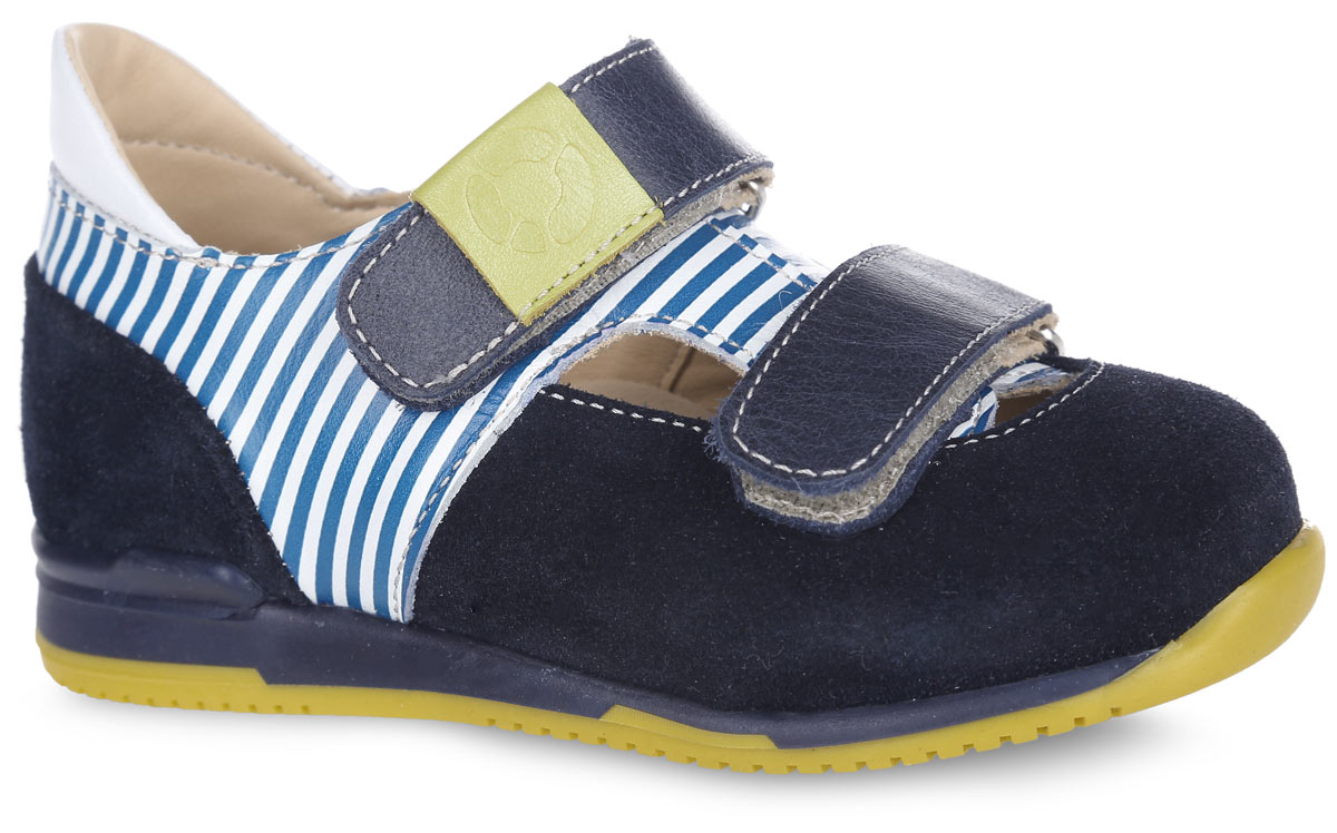 ТуфлиFT-25004.16-OL08O.01-23 ТуфлиFT-25004.16-OL08O.01-23Стильные туфли от TapiBoo придутся по душе вашему мальчику. Модель выполнена из натуральной кожи разной фактуры и оформлена принтом в полоску, в области подъема - резными отверстиями для лучшего воздухообмена, на верхнем ремешке - шильдой с логотипом. Подкладка и стелька, изготовленные из натуральной кожи, гарантируют комфорт при ходьбе. Многослойная, анатомическая стелька дополнена сводоподдерживающим элементом для правильного формирования стопы. Ремешки на застежках-липучках позволяют легко снимать и надевать обувь даже самым маленьким детям, обеспечивая при этом оптимальную фиксацию стопы. Жесткий фиксирующий задник надежно стабилизирует голеностопный сустав во время ходьбы, препятствуя развитию патологических изменений стопы. Эластичный подносок надежно защищает переднюю часть стопы ребенка, не сжимая пальцы ног и оставляя достаточно пространства для естественной подвижности передней части стопы. Широкий, устойчивый каблук специальной конфигурации...