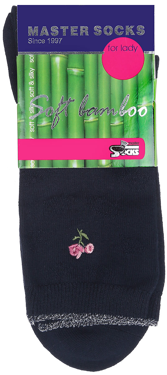 Носки85608 Носки85608Удобные носки Master Socks, изготовленные из высококачественного комбинированного материала, очень мягкие и приятные на ощупь, позволяют коже дышать. Эластичная резинка плотно облегает ногу, не сдавливая ее, обеспечивая комфорт и удобство. Носки дополнены полупрозрачным орнаментом и оформлены вышивкой в виде цветка. Практичные и комфортные носки великолепно подойдут к любой вашей обуви.