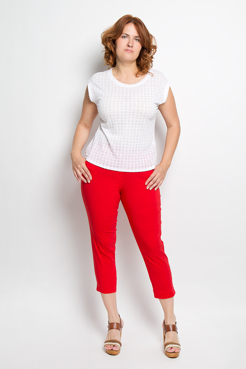 Брюки15-05-09 Брюки15-05-09Женские брюки Milana Style, выполненные из хлопка с добавлением эластана, прекрасно дополнят ваш образ. Материал легкий, мягкий и приятный на ощупь, не сковывает движения, позволяет коже дышать. Укороченные брюки-slim стандартной посадки на поясе застегиваются на пуговицу и имеют ширинку на застежке-молнии. Спереди расположены два втачных кармана. Такая модель брюк будет дарить вам комфорт в течение всего дня и станет отличным дополнением к вашему гардеробу.