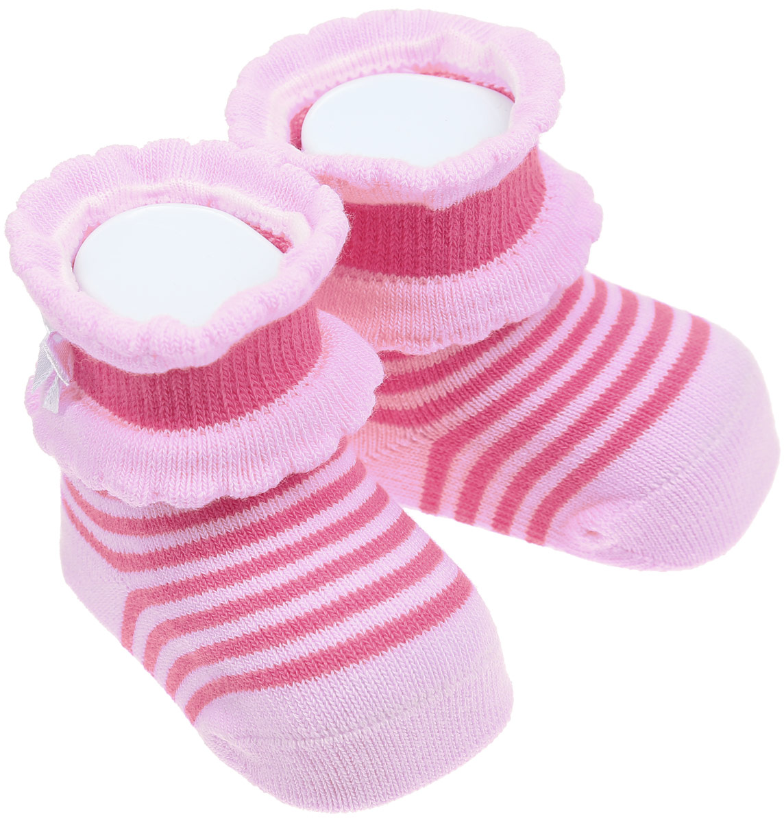 Носки82017 Носки82017Детские носки Master Socks изготовлены из высококачественного материала. Широкая резинка мягко облегает ножку, не сдавливая ее, благодаря чему ребенку будет комфортно и удобно. Усиленные пятка и мысок обеспечивают надежность и долговечность. Модель с фигурными краями оформлена принтом в полоску, украшена атласными бантиками. Такие носочки станут отличным дополнением к гардеробу ребенка! Уважаемые клиенты! Размер, доступный для заказа, является длиной стопы.