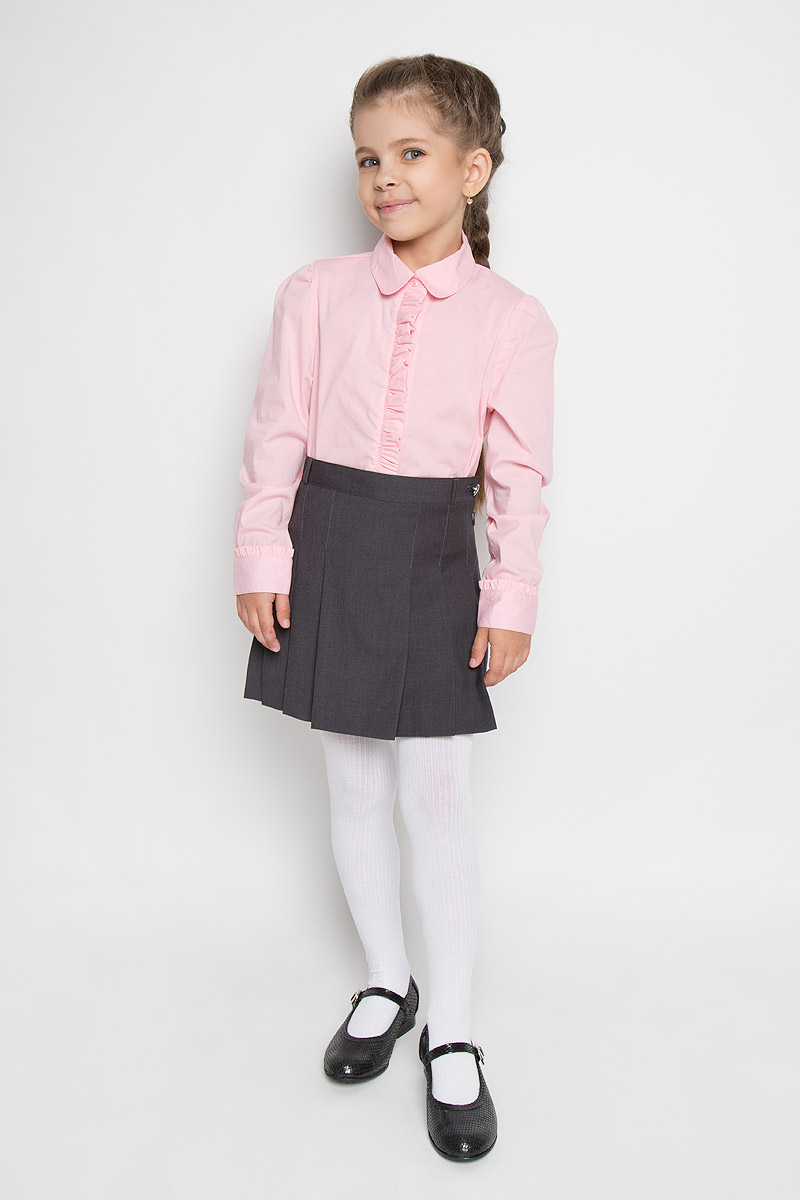 БлузкаKA15-71015J БлузкаKA15-71015JЭлегантная блузка для девочки Finn Flare Kids идеально подойдет для школьной формы. Изготовленная из высококачественного материала, она мягкая, легкая и приятная на ощупь, не сковывает движения и позволяет коже дышать, не раздражает даже самую нежную и чувствительную кожу ребенка, обеспечивая наибольший комфорт. Блузка трапециевидного кроя с длинными рукавами-фонариками, полукруглым низом и отложным воротничком застегивается по всей длине на пластиковые пуговицы. Рукава дополнены широкими манжетами на пуговицах. Планка и манжеты украшены нежными рюшами. Такая блузка - незаменимая вещь для школьной формы, отлично сочетается с юбками, брюками и сарафанами. Эта модель всегда выглядит великолепно!