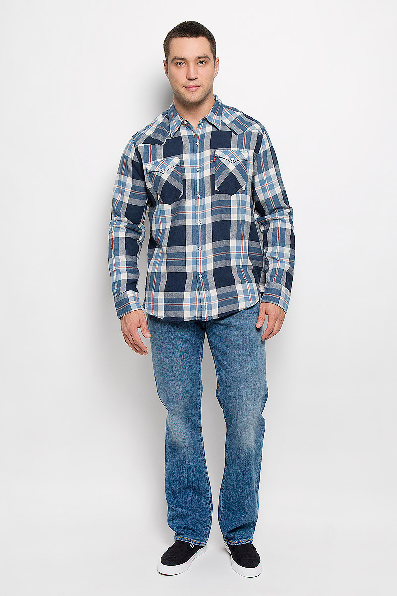 Рубашка6581601560 Рубашка6581601560Мужская рубашка Levis® прекрасно подойдет для повседневной носки. Изделие выполнено из натурального хлопка, необычайно мягкое и приятное на ощупь, не сковывает движения и хорошо пропускает воздух. Рубашка с отложным воротником и длинными рукавами застегивается спереди на кнопки и одну пуговицу. Модель отличается оригинальными ковбойскими элементами дизайна на передней и задней кокетках, оснащена нагрудными карманами с клапанами на кнопках. Манжеты рукавов также дополнены застежками-кнопками. Изделие оформлено принтом в клетку. Такая рубашка будет дарить вам комфорт в течение всего дня и станет стильным дополнением к вашему гардеробу.
