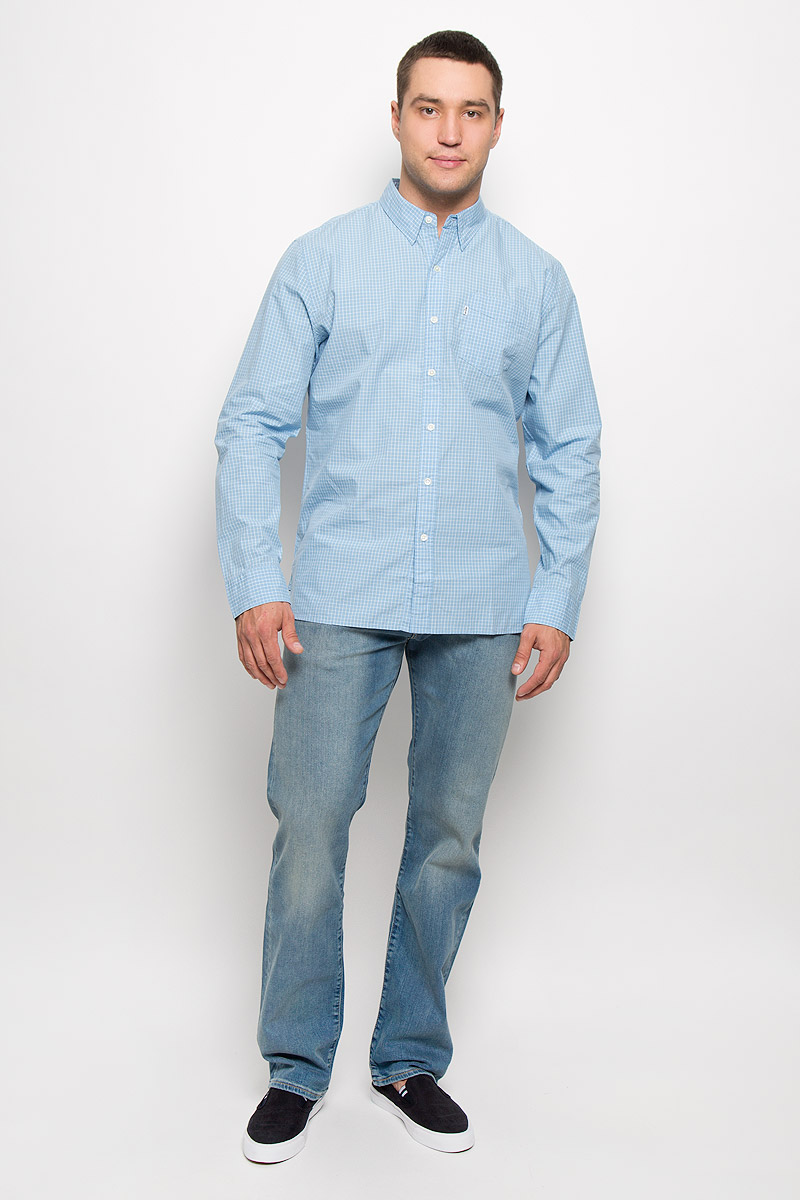 Рубашка6582402280 Рубашка6582402280Стильная мужская рубашка Levis®, выполненная из натурального хлопка, подчеркнет ваш уникальный стиль и поможет создать оригинальный образ. Такой материал великолепно пропускает воздух, обеспечивая необходимую вентиляцию, а также обладает высокой гигроскопичностью. Рубашка с длинными рукавами и отложным воротником застегивается на пуговицы спереди. На груди расположен накладной карман. Рукава модели дополнены манжетами на пуговицах. Изделие оформлено принтом в клетку. Классическая рубашка - превосходный вариант для базового мужского гардероба и отличное решение на каждый день. Такая рубашка будет дарить вам комфорт в течение всего дня и послужит замечательным дополнением к вашему гардеробу.
