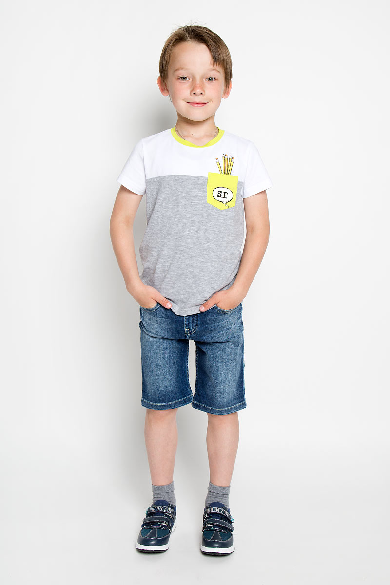 Футболка для мальчика Casual. SCFSB-618-14613-200 мод.M5-001SCFSB-618-14613-200 мод.M5-001 Футболка для мальчика Casual. SCFSB-618-14613-200 мод.M5-001SCFSB-618-14613-200 мод.M5-001Футболка для мальчика Silver Spoon Casual идеально подойдет маленькому моднику для отдыха и прогулок. Изготовленная из эластичного хлопка, она мягкая и приятная на ощупь, позволяет коже дышать, не стесняет движений. Модель с короткими рукавами имеет круглый вырез горловины, дополненный трикотажной эластичной вставкой контрастного цвета. На груди расположен накладной кармашек, оформленный оригинальным принтом. Спинка изделия украшена крупным изображением карандашей и надписями. Современный дизайн и расцветка делают эту футболку модным предметом детской одежды. Обладатель такой футболки всегда будет в центре внимания!