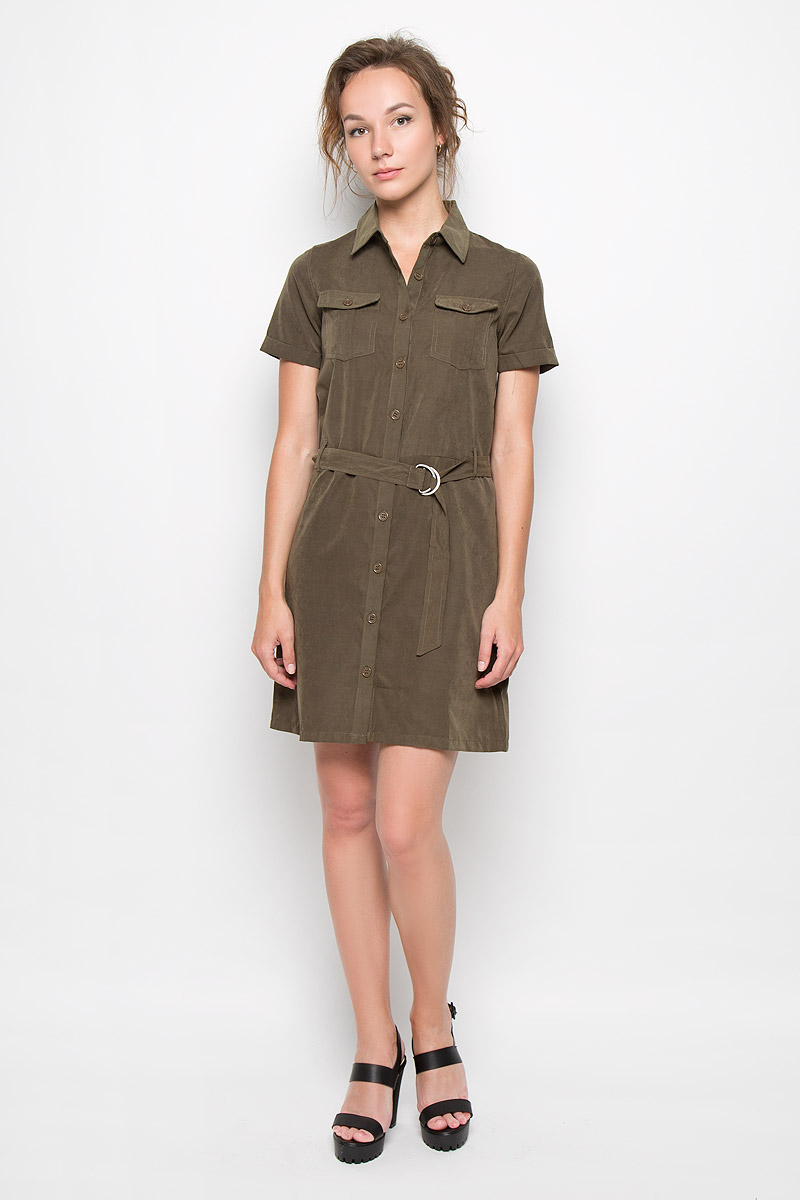 ПлатьеCK2900_Khaki ПлатьеCK2900_KhakiПлатье-рубашка Glamorous станет модным и стильным дополнением к вашему гардеробу. Выполненное из полиэстера, оно легкое и приятное на ощупь, не сковывает движений, хорошо вентилируется. Модель с отложным воротником и короткими рукавами с отворотами застегивается на пуговицы по всей длине изделия. На груди расположены накладные карманы с клапанами на пуговицах. Пояс дополнен шлевками и текстильным ремешком с металлическими фиксаторами. Эффектное платье поможет создать привлекательный образ в стиле Casual, а также подарит вам комфорт.