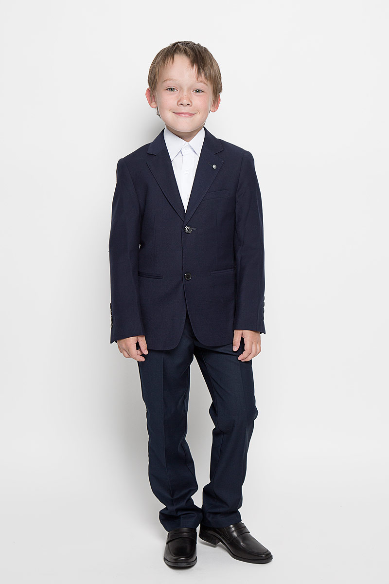 ПиджакAW15BS360A-29/AW15BS360B-29 ПиджакAW15BS360A-29/AW15BS360B-29Стильный пиджак для мальчика Nota Bene станет отличным дополнением к школьному гардеробу в прохладные дни. Изготовленный из высококачественного материала, он необычайно мягкий и приятный на ощупь, не сковывает движения и позволяет коже дышать, не раздражает нежную кожу ребенка, обеспечивая ему наибольший комфорт. Пиджак с воротничком с лацканами застегивается на пластиковые пуговички. Низ рукавов дополнен декоративными пуговицами. Спереди пиджак оформлен двумя прорезными карманами в нижней части изделия и небольшим прорезным кармашком на груди. Сзади предусмотрены две небольшие шлицы. В таком пиджачке ваш маленький мужчина будет чувствовать себя комфортно, уютно и всегда будет в центре внимания!