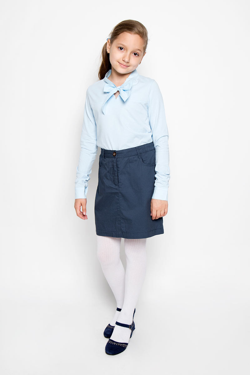 ЮбкаKB16-75037J ЮбкаKB16-75037JСтильная юбка для девочки Finn Flare Kids идеально подойдет для школы. Изготовленная из натурального хлопка, она необычайно мягкая и приятная на ощупь, не сковывает движения малышки и позволяет коже дышать, не раздражает даже самую нежную и чувствительную кожу ребенка, обеспечивая ему наибольший комфорт. Юбка застегивается на пуговицу в поясе и ширинку на застежке-молнии. Имеются шлевки для ремня. При необходимости в поясе ее можно утянуть скрытой резинкой на пуговках. Спереди модель дополнена двумя прорезными карманами, сзади двумя накладными карманами на пуговицах. В сочетании с любым верхом, юбка выглядит строго, красиво, достойно. Оригинальный современный дизайн делает эту юбку модным и стильным предметом детского гардероба. В ней ваша маленькая леди всегда будет в центре внимания!
