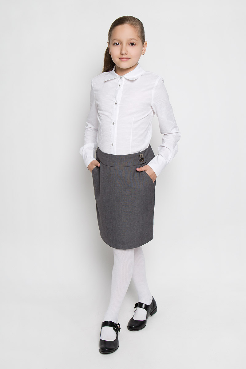 БлузкаAW15GS150B-1/AW15GS150A-1 БлузкаAW15GS150B-1/AW15GS150A-1Блузка для девочки Nota Bene, выполненная из натурального хлопка, станет отличным дополнением к школьному гардеробу. Изделие не сковывает движения и хорошо пропускает воздух, обеспечивая наибольший комфорт. Блузка с отложным воротником и длинными рукавами застегивается на пуговицы по всей длине. На рукавах предусмотрены манжеты с застежками-пуговицами. Пуговицы дополнены красивыми вставками со стразами. На воротнике модель украшена вышивкой в виде стрекозы. Блузка отлично сочетается с юбками и брюками. В ней вашей принцессе всегда будет уютно и комфортно!