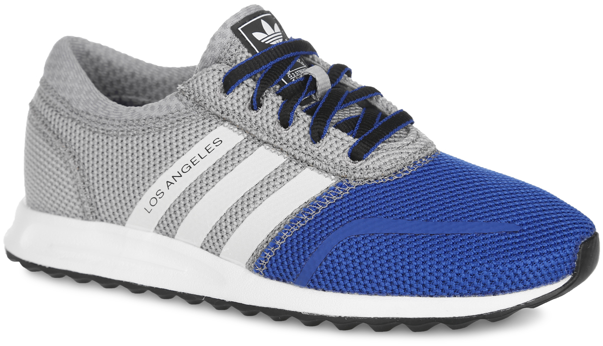 КроссовкиS74877 КроссовкиS74877Стильные кроссовки Los Angeles от adidas Originals - это детская версия легендарных кроссовок Los Angeles, выполненная в ретро-стиле. Верх, изготовленный из вязаного текстиля, дополнен бесшовными накладками из ПВХ. Модель оформлена по бокам матовыми полосками, одна из которых дополнена надписью Los Angeles, на язычке - фирменной нашивкой. Классическая шнуровка надежно фиксирует модель на ноге. Подкладка из текстиля не натирает. Амортизирующая дышащая стелька OrthoLite из материала ЭВА с текстильной поверхностью, благодаря специальному составу, препятствует распространению бактерий, вызывающих запах. Литая промежуточная подошва из легкого материала ЭВА обеспечивает оптимальную амортизацию. Резиновая подошва с протектором гарантирует идеальное сцепление с любыми поверхностями. В таких кроссовках ногам вашего ребенка будет комфортно и уютно.