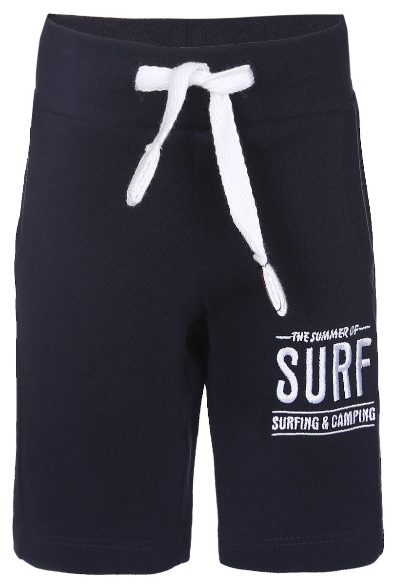Шорты для мальчика Surf. 10В0011030010В00110300 Шорты для мальчика Surf. 10В0011030010В00110300Удобные шорты для мальчика Modniy Juk Surf идеально подойдут вашему маленькому моднику. Изготовленные из хлопка и полиэстера, они не сковывают движения, обладают высокой износостойкостью, отводят влагу от тела и позволяют коже дышать, обеспечивая наибольший комфорт. Шорты полуприлегающего силуэта имеют широкую эластичную резинку на поясе, которая надежно фиксирует изделие и не сдавливает животик малыша. Объем талии регулируется при помощи шнурка-кулиски. Спереди модель дополнена двумя втачными карманами со скошенными краями. Шорты оформлены вышивкой с надписью The Summer of Surf Surfing & Camping на брючине. Практичные и стильные шорты идеально подойдут вашему малышу, а модная расцветка и высококачественный материал позволят ему комфортно чувствовать себя в течение дня и всегда оставаться в центре внимания!