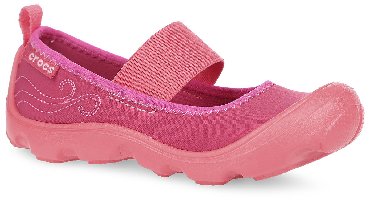 Балетки для девочки Busy Day MJ Flat Girls PS. 15353-6MO15353-6MO Балетки для девочки Busy Day MJ Flat Girls PS. 15353-6MO15353-6MOПрелестные балетки Busy Day MJ Flat Girls PS от Crocs очаруют вашу девочку с первого взгляда. Верх модели выполнен из текстиля и сбоку оформлен декоративной прострочкой. Внутренняя поверхность из текстиля и стелька из материала ЭВА с текстильной поверхностью гарантируют комфорт. Широкая резинка на подъеме обеспечивает надежную фиксацию модели на ноге. Подошва из полимера Croslite очень легкая и гибкая. Рельефное основание подошвы гарантирует идеальное сцепление с любой поверхностью. Эффектные балетки приведут в восторг вашу маленькую модницу!