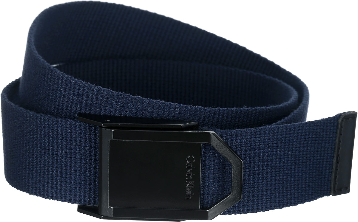 РеменьK50K501833_0010 РеменьK50K501833_0010Эффектный мужской ремень Calvin Klein станет великолепным дополнением к любому образу. Широкий ремень выполнен из 100% акрила. Прямоугольная пряжка с оригинальным зажимом выполнена из металла, она позволит вам легко и быстро зафиксировать ремень и отрегулировать его длину. Элегантный и строгий ремень превосходно сочетается с любыми нарядами. Этот стильный аксессуар прекрасно дополнит ваш образ и позволит вам подчеркнуть свой вкус и индивидуальность. Уважаемые клиенты! Обращаем ваше внимание на тот факт, что размер ремня, доступный для заказа, является его длиной.
