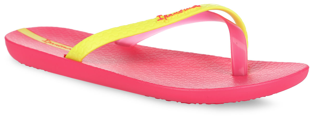 Сланцы81137-21529 Сланцы81137-21529Стильные женские сланцы Mix Color от Ipanema очаруют вас с первого взгляда. Модель полностью выполнена из поливинилхлорида и оформлена на ремешке названием бренда. Пересекающиеся ремешки гарантируют надежную фиксацию модели на ноге. Рифление на верхней поверхности подошвы предотвращает выскальзывание ноги. Рельефное основание подошвы обеспечивает уверенное сцепление с любой поверхностью. Удобные сланцы прекрасно подойдут для похода в бассейн или на пляж.