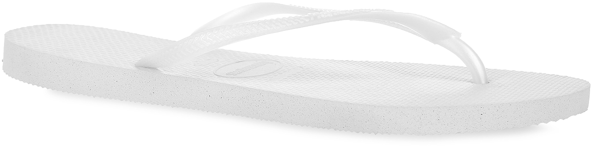 Сланцы женские Slim. 40000304000030-0001 Сланцы женские Slim. 40000304000030-0001Модные сланцы Slim от Havaianas придутся вам по душе. Верх модели, выполненный из резины, оформлен рельефным орнаментом и названием бренда. Ремешки с перемычкой гарантируют надежную фиксацию модели на ноге. Подошва выполнена из материала ЭВА. Рифление на верхней поверхности подошвы предотвращает выскальзывание ноги. Рельефное основание подошвы обеспечивает уверенное сцепление с любой поверхностью. Удобные сланцы прекрасно подойдут для похода в бассейн или на пляж.