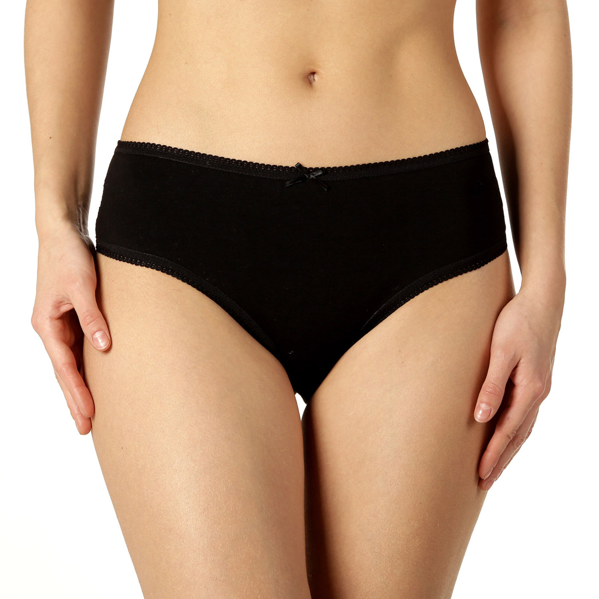 Трусы женские. DS1082DS1082 Трусы женские. DS1082DS1082Элегантные трусики-слипы Vis-A-Vis подчеркнут вашу женственность и уникальный вкус. Трусики средней посадки выполнены из высококачественного эластичного хлопка, что позволяет им создавать неповторимое ощущение комфорта и удобства. Комфортные эластичные швы приятны к телу и не раздражают кожу. Сзади изделие дополнено широкими кружевными вставками. Трусики-слипы удобно сидят, не стесняют движений и совершенно незаметны под одеждой, что обеспечивает наибольшее удобство при носке. Они позволят вам чувствовать себя комфортно в любое время и подчеркнут ваше очарование и привлекательность.