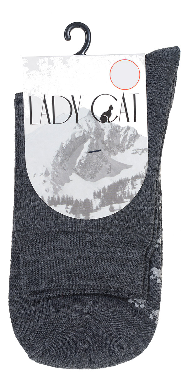 НоскиМ 3401 НоскиМ 3401Женские носки Lady Cat изготовлены из тонкой шерсти с добавлением полиамида и лайкры. Материал мягкий и приятный на ощупь, хорошо пропускает воздух. Эластичная резинка мягко облегает ногу, обеспечивая комфорт при носке. Изделие оформлено оригинальным рисунком кошки. Теплые и удобные носки станут отличным дополнением к вашему гардеробу!