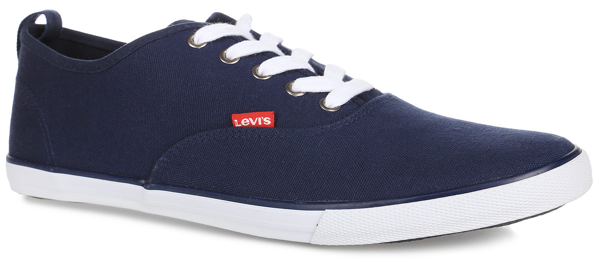 Кеды224836/733-159 Кеды224836/733-159Стильные мужские кеды Negroni от Levis покорят вас с первого взгляда! Модель выполнена из плотного текстиля и сбоку оформлена нашивкой с названием бренда. Шнуровка обеспечивает надежную фиксацию обуви на ноге. Внутренняя поверхность из текстиля и стелька из материала ЭВА с текстильной поверхностью гарантируют комфорт при движении. Рифление на подошве обеспечивает идеальное сцепление с любой поверхностью. Такие кеды займут достойное место в вашем гардеробе.