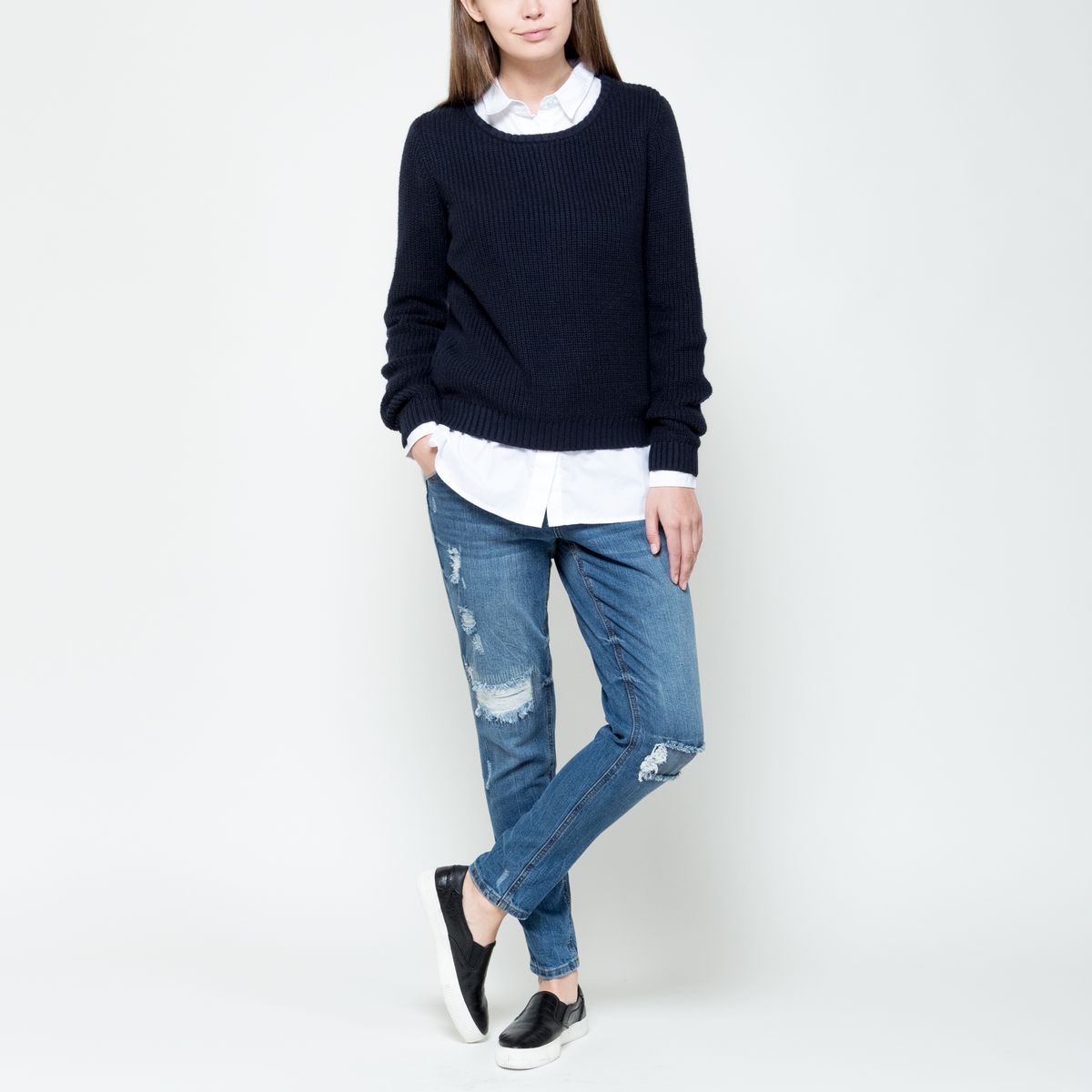 ДжемперJR-314/1053-6332 ДжемперJR-314/1053-6332Женский джемпер Sela Casual изготовлен из хлопка и акрила. Модель с круглым вырезом горловины и длинными рукавами оформлена оригинальной вязкой. Горловина, манжеты рукавов и низ джемпера связаны резинкой.