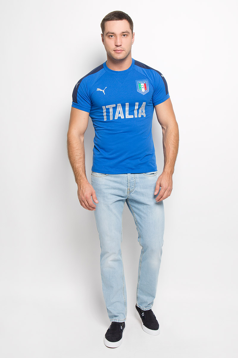 Футболка мужская FIGC Italia Casual. 7488560748856031 Футболка мужская FIGC Italia Casual. 7488560748856031Стильная футболка Puma FIGC Italia Casual из хлопка и полиэстера с контрастной отделкой и официальной графической эмблемой FIGC позволит почувствовать себя комфортно на тренировке и всегда быть готовым к победам. Модель с круглым вырезом горловины и рукавами-реглан дополнена светоотражающими элементами. Спинка изделия немного удлинена. Эта линия одежды - олицетворение страсти поклонников, влюбленных в успех и традиции итальянского футбола.
