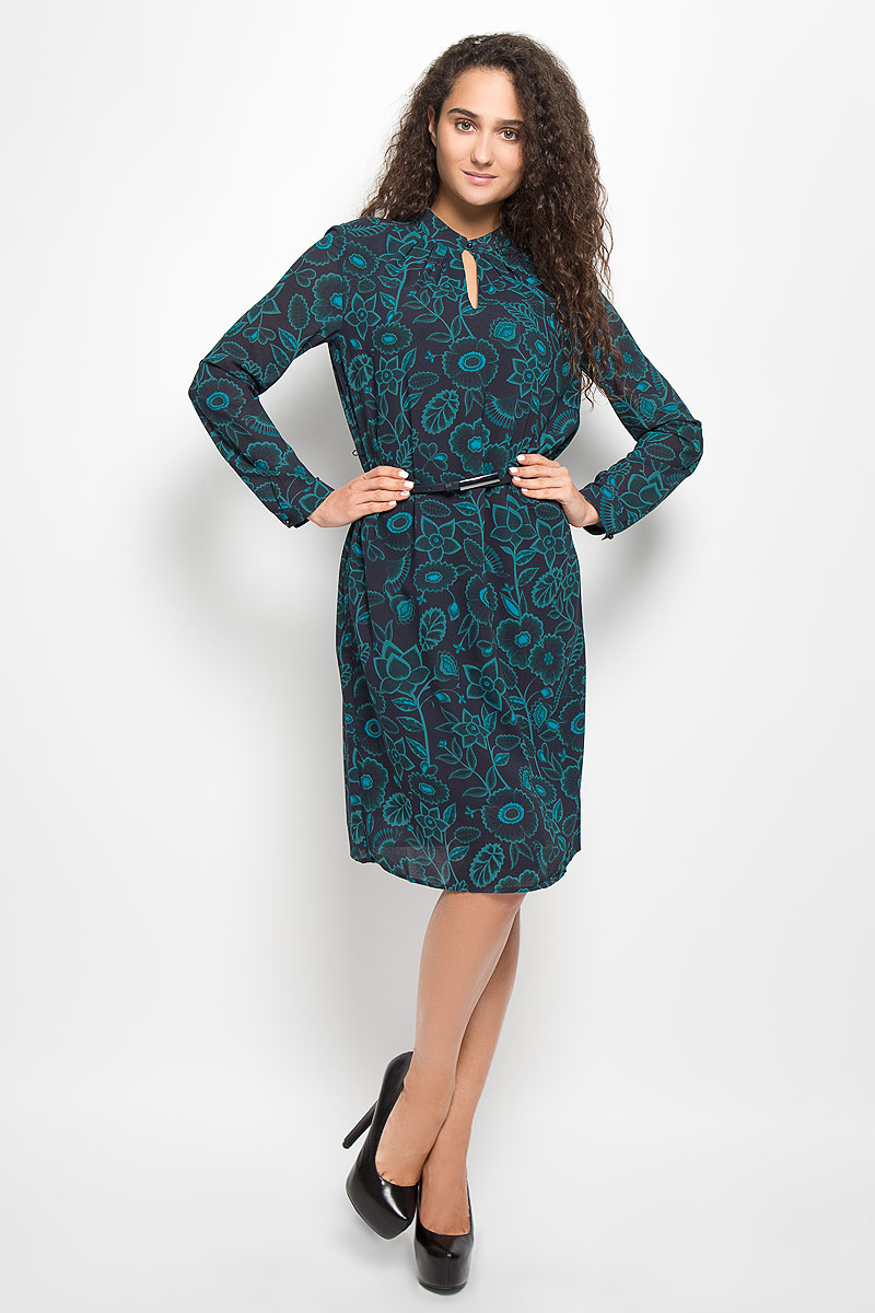 ПлатьеB411_Night Forest Printed ПлатьеB411_Night Forest PrintedМодное платье Baon поможет создать отличный современный образ. Модель, изготовленная из полиэстера, оформлена цветочным принтом. Платье-миди свободного кроя с круглым вырезом горловины и длинными рукавами застегивается спереди на пуговицу. Подкладка выполнена из полиэстера. Манжеты рукавов застегиваются на пуговицы. В комплект входит ремень со стильной пряжкой. Такое платье станет стильным дополнением к вашему гардеробу, оно подарит вам комфорт в течение всего дня!