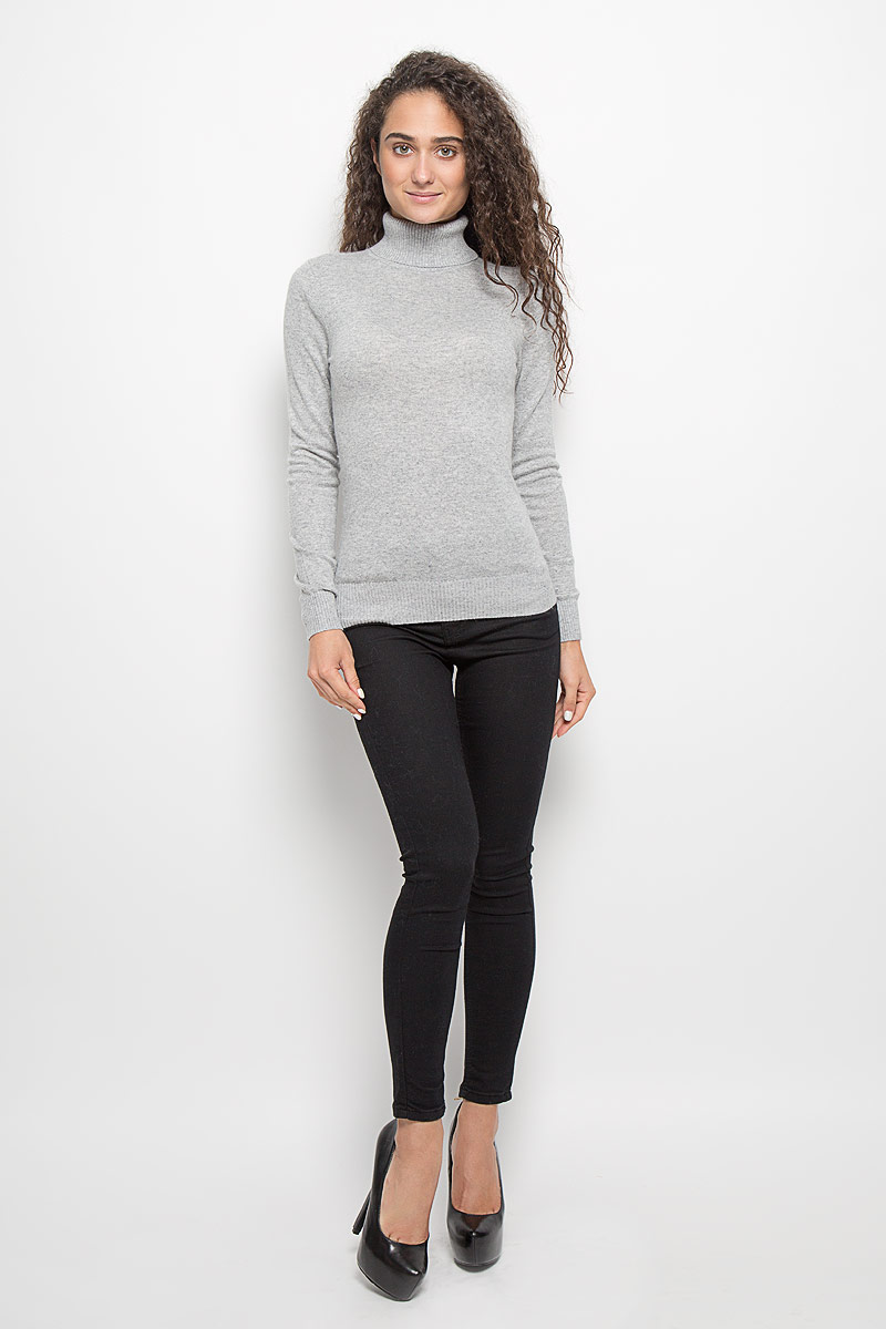 ВодолазкаB136704_Dark Navy ВодолазкаB136704_Dark NavyОригинальная женская водолазка Baon, изготовленная из высококачественной пряжи, мягкая и приятная на ощупь, не сковывает движений и обеспечивает наибольший комфорт. Модель с воротником-гольф и длинными рукавами великолепно подойдет для создания образа в стиле Casual. Однотонная водолазка отлично сочетается с любыми нарядами. Низ изделия, манжеты и воротник связаны резинкой. Эта водолазка послужит отличным дополнением к вашему гардеробу. В ней вы всегда будете чувствовать себя уютно и комфортно в прохладную погоду.