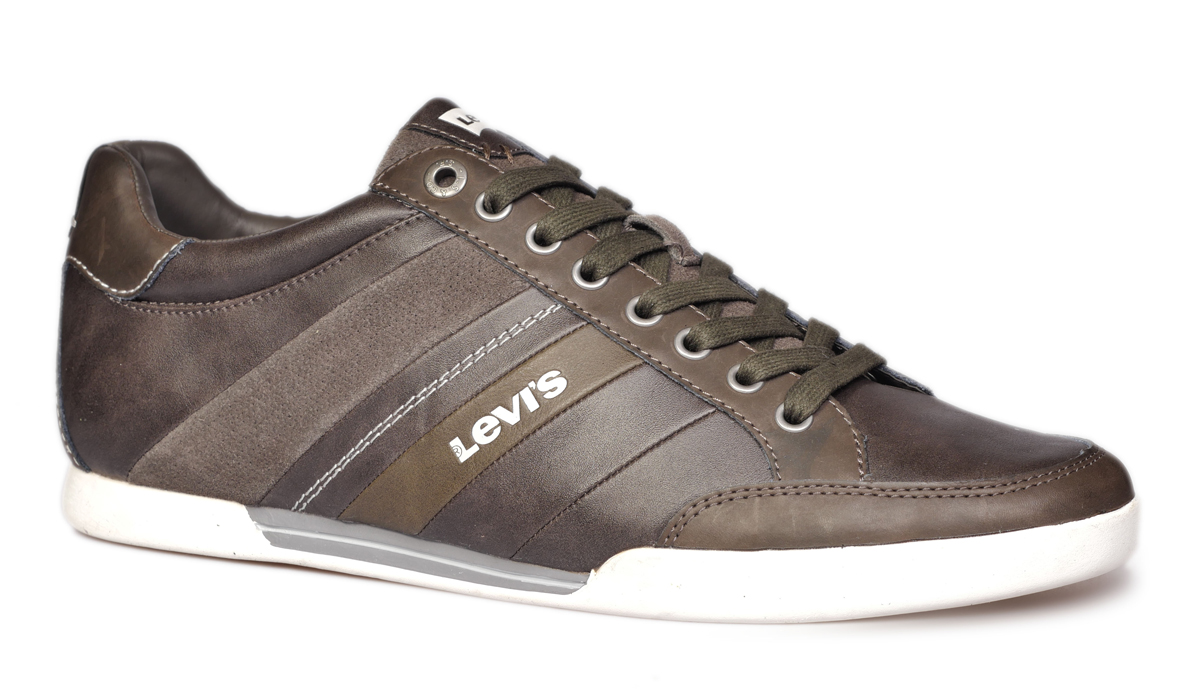 Кроссовки222864/1948-159 Кроссовки222864/1948-159Верх кроссовок Levis® Turlock Refresh выполнен из натуральной кожи высокого качества, дополнен вставками из замши. Дышащие материалы способствуют воздухообмену Резиновая подошва отличается гибкостью. Анатомическая стелька обеспечивает удобную посадку стопы и правильное распределение нагрузок. Металлические люверсы матированы. Вместе с плоской шнуровкой обеспечивают превосходную фиксацию ноги. Язычок с дополнительной фиксацией не комкается и не натирает ногу. Тонкие стенки, смягчённый язычок и манжет поддерживают ногу, обеспечивая комфорт при длительной ходьбе.