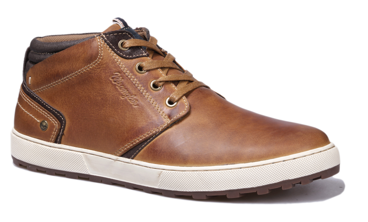 БотинкиWM162131-30 БотинкиWM162131-30Стильные мужские ботинки Bruce Desert от Wrangler выполнены из натуральной кожи. Подкладка и стелька из текстиля комфортны при движении. Шнуровка надежно зафиксирует модель на ноге. Подошва дополнена рифлением.