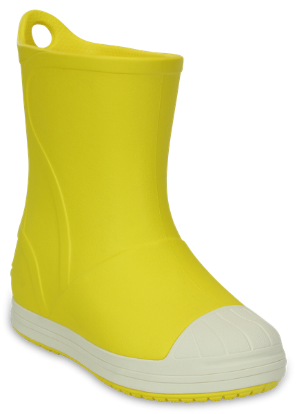 Резиновые сапоги203515-6MI Резиновые сапоги203515-6MIРезиновые сапоги Bump It Boot от Crocs сохранят ножки вашего ребенка теплыми и сухими. Модель выполнена из полимера Croslite. Благодаря материалу Croslite обувь невероятно легкая, мягкая и удобная. Материал Croslite - бактериостатичен, препятствует появлению неприятных запахов и легок в уходе: быстро сохнет и не оставляет следов на любых поверхностях. Рифленое основание подошвы гарантирует идеальное сцепление с любой поверхностью. Сапоги дополнены усиленным мыском и сзади на голенище - специальной петлей для удобства надевания. Теперь даже в самую ненастную погоду ваши дети могут продолжать радоваться играм на свежем воздухе.